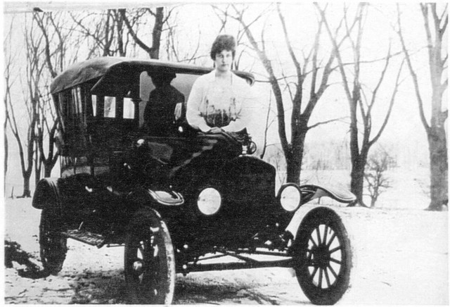 Esther Bundy. About 1918. (Original: Janet Lucius)