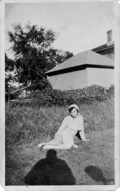 Annotation on back: "Florence Miller to Florence Bundy. Florence M. age 16 years." There are too many Florence Millers in Wabasha County in the 1910-1930 range to know which one this is. (Original: Debbie Mcgalin)