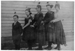 William, June, Marion, Ruth, Esther, around 1918. (Original: Janet Lucius)