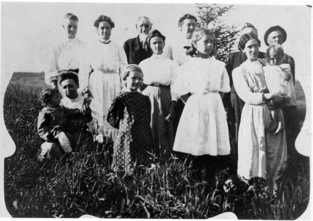 William is standing, third from left. Lucy is front right, probably holding her daughter June. Standing fourth from left is Alice Cater (granddaughter of Thomas Jefferson Bundy), and standing leftmost is Savilla (Bundy) Russell.  (Original: Janet Lucius)