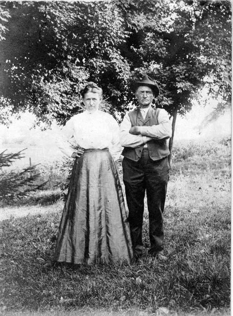 Boney Jerry and Josie, around 1912.  (Original: Mary Hundeby)