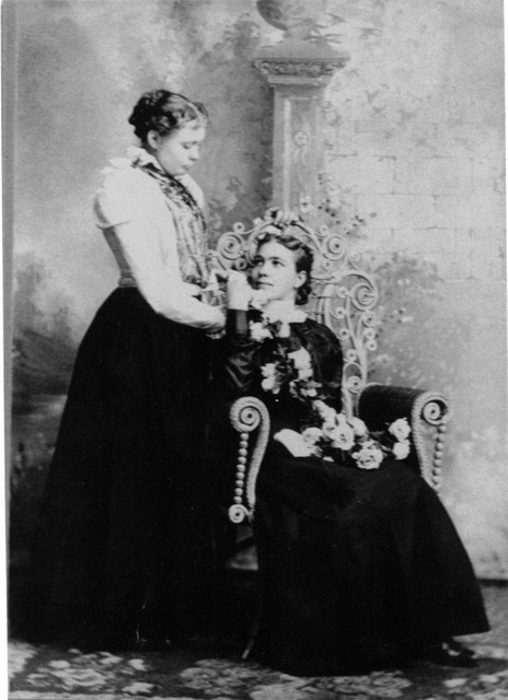 Freda standing, Marie sitting, around 1893-1894.  (Original: Alice Robinson)
