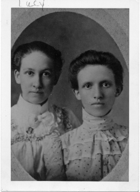 Lucy Whaley on left, Martha on right. (Martha's descendants have a copy of this picture with "Martha" written under the girl on the right, and the resemblance to other pictures of Martha is very strong). (Original: Janet Lucius)
