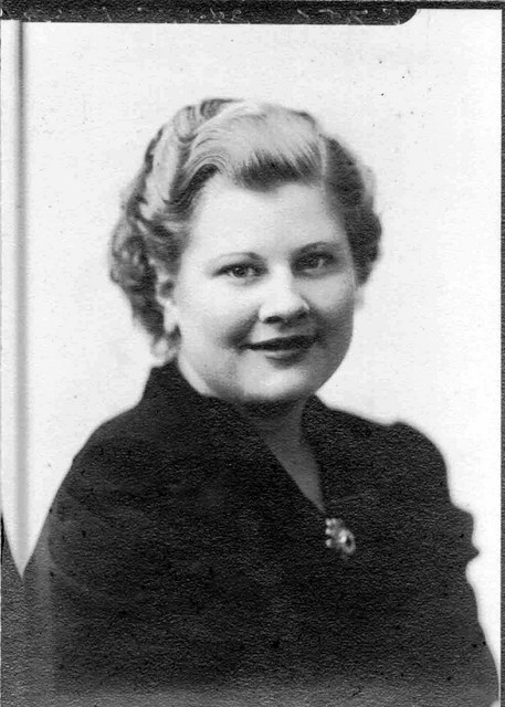 Edith Winberg, probably her graduation picture, around 1938. (Original: Mary Hundeby)