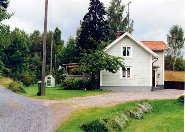 From Donna and Leota's letter: "This house is named "Aspelund", also in the town of Zinkgruvan, and is where Grandpa, along with his mother, brothers, and sisters moved after his father (our great-grandpa) [Klaus Fritzhof Winberg] passed away.  We think it was great-grandma's [Wilhemina Sopia (Lind) Winberg] brother's or sister's house." (Original: Joan Collinge)