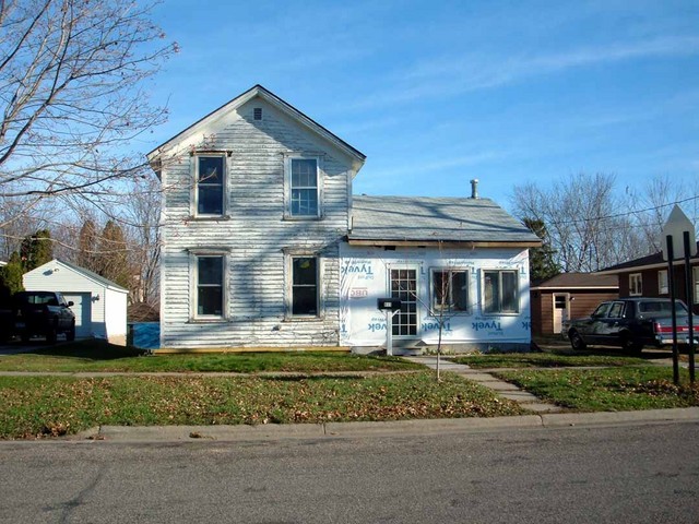 Francis Bundy did well at farming, and owned a house in Lake City, as well as one in Red Wing.  This is the first house he owned in Lake City, directly across the street from 612 Garden Street.  This is the house where his first wife, Bertha, died.  Bertha had a breathing problem, and Francis and Bertha actually moved to Colorado from this house for a year, in a wagon that Francis built for the purpose (Francis was quite industrious.)  The clean air in Colorado did absolutely nothing for Bertha, so they came back here.  They brought Ada Boughton along, and there is a story that Ada did not like it in Colorado, which was another reason they had to come back.  44.44355, -92.26358 (Photograph by Bob Hart, November 2004)